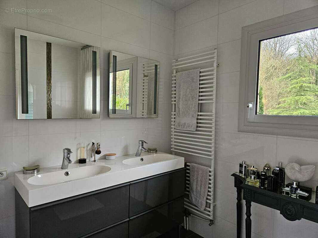 Maison à CRESPIERES