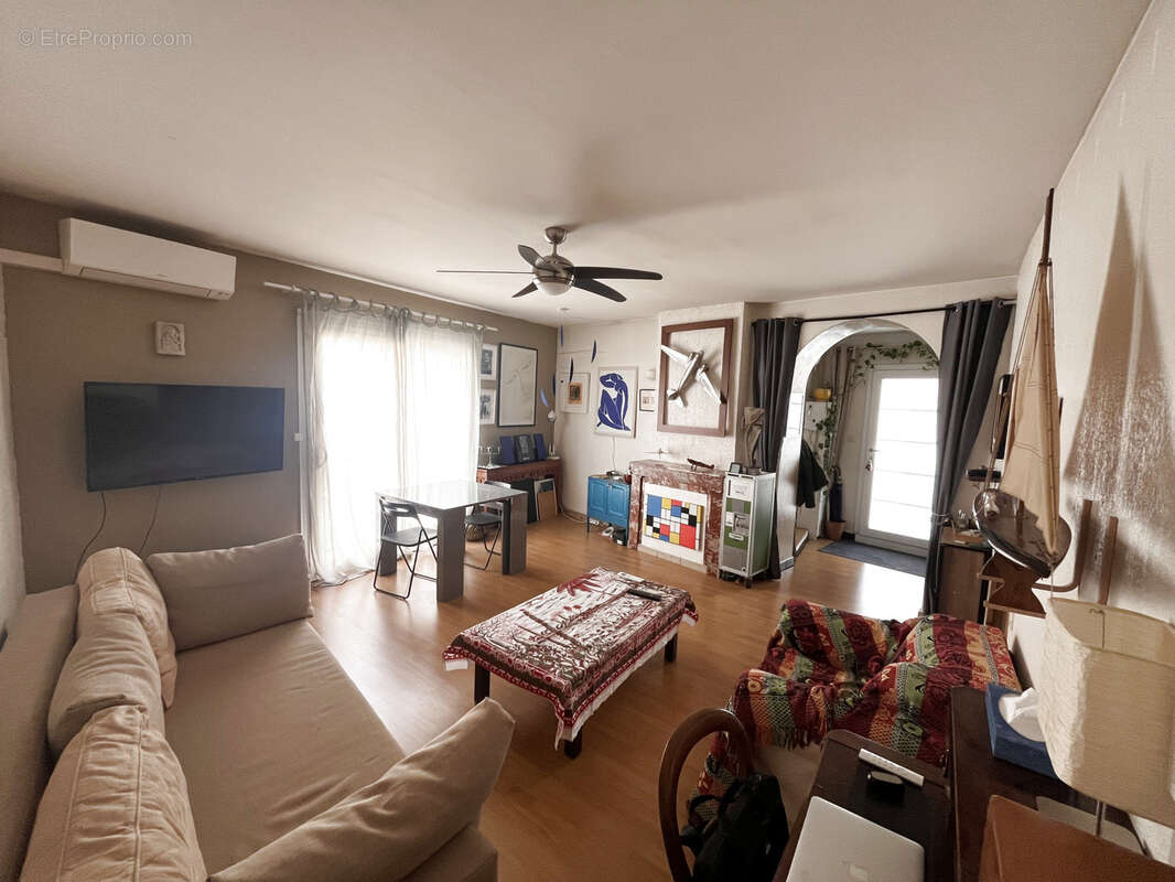 Appartement à MAUGUIO