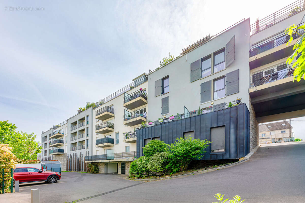 Appartement à SARTROUVILLE