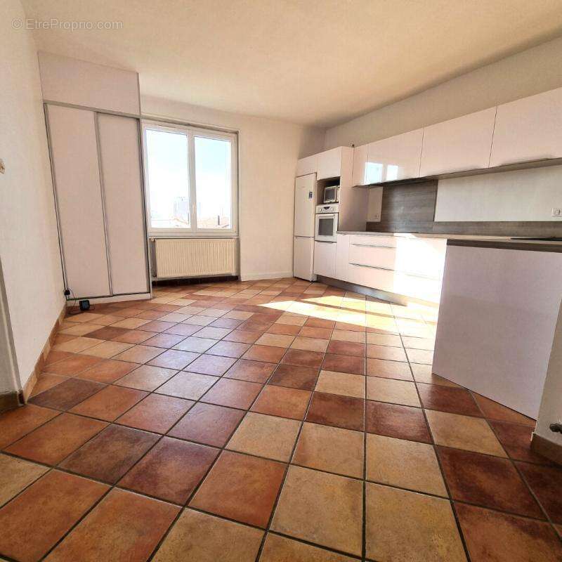 Appartement à LYON-8E