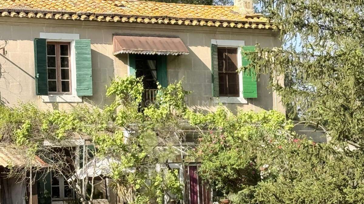Maison à FONTVIEILLE
