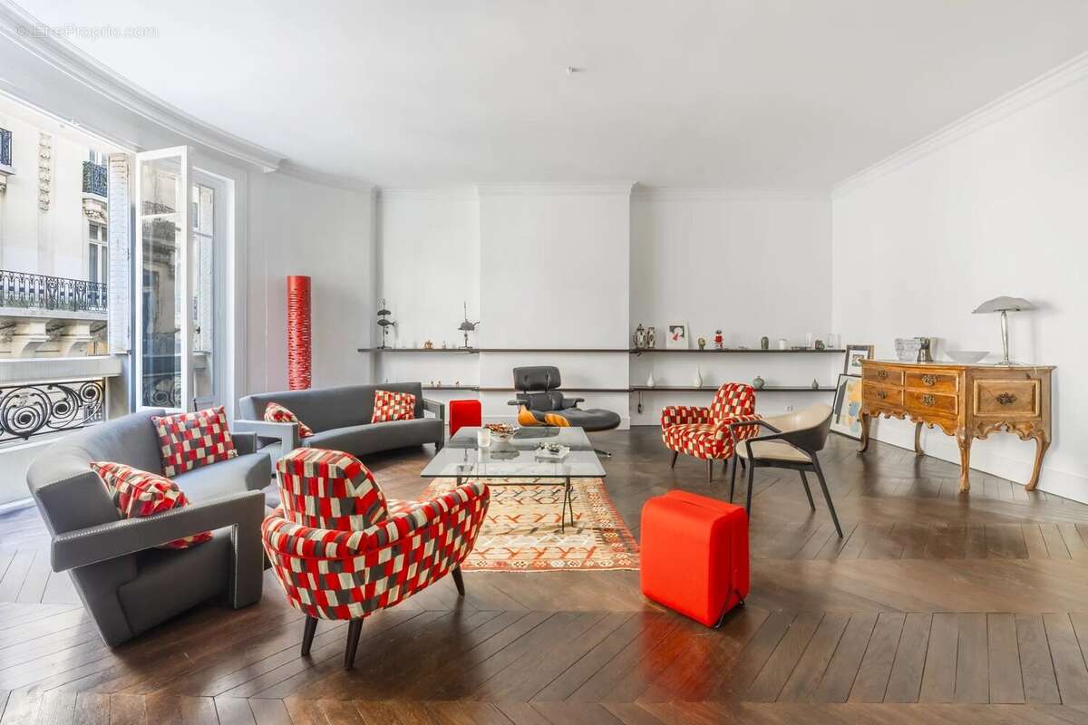 Appartement à PARIS-16E