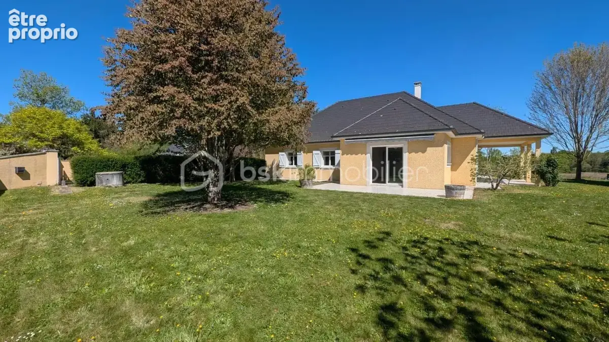 Maison à LUCGARIER