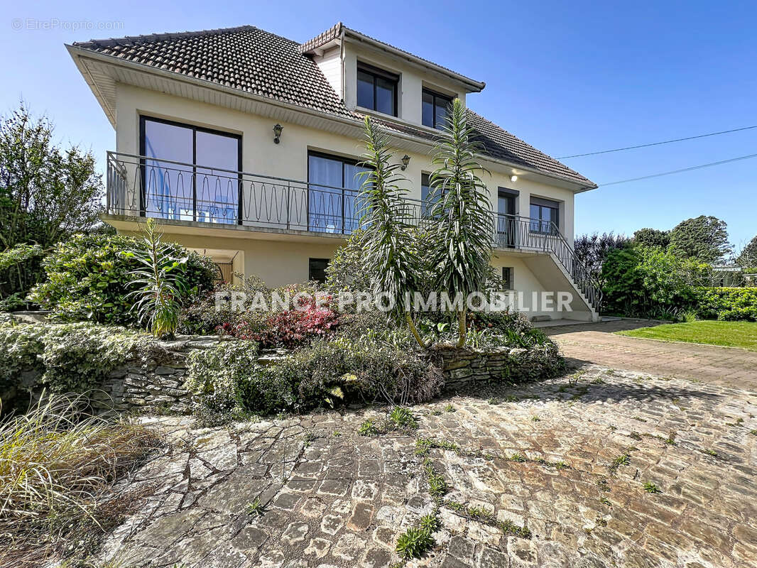 Maison à QUERQUEVILLE