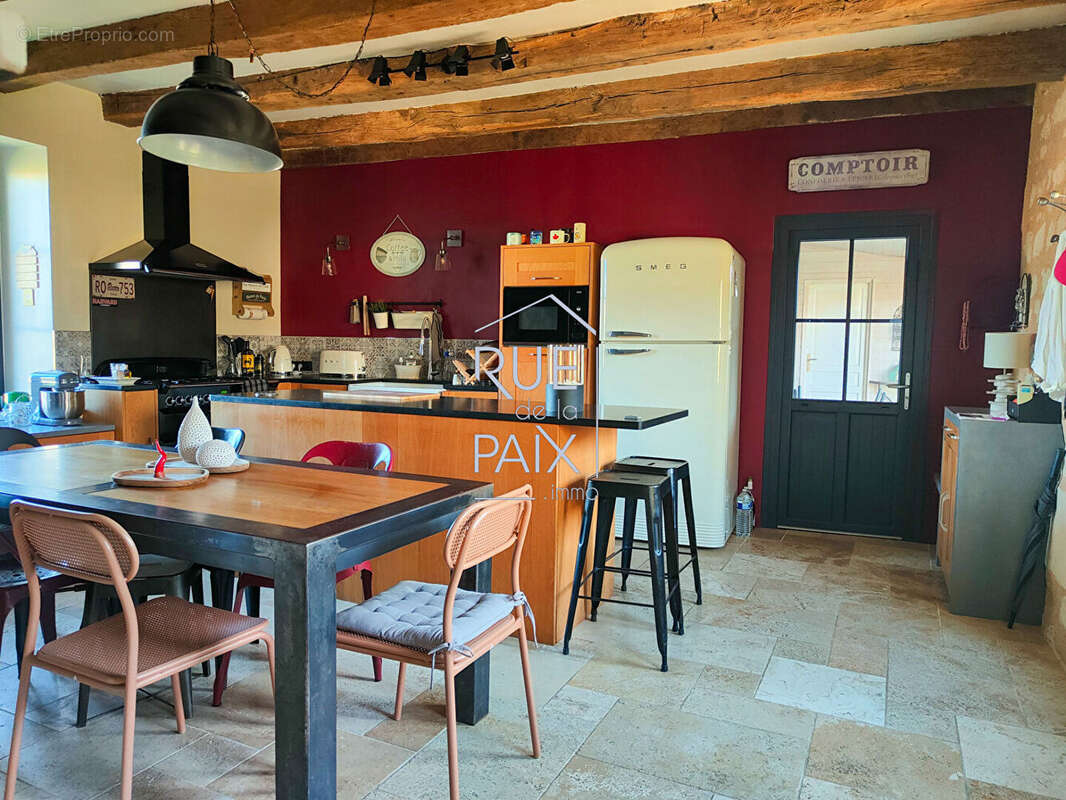 Maison à SAINT-GENEST-D'AMBIERE