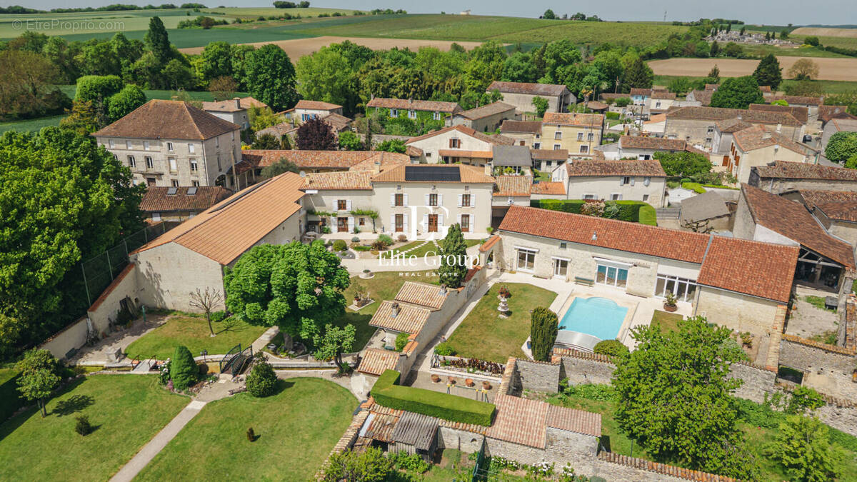 Maison à GENAC
