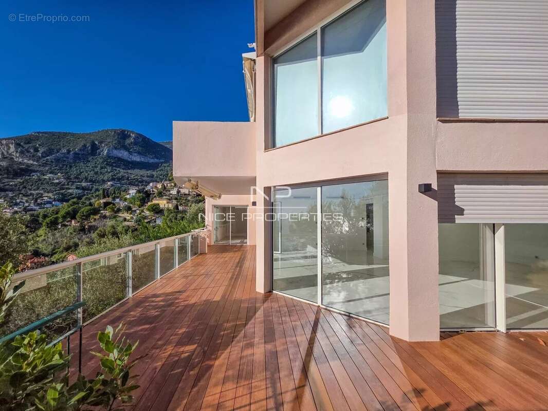 Appartement à ROQUEBRUNE-CAP-MARTIN