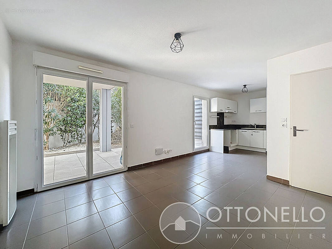 Appartement à ROQUEBRUNE-SUR-ARGENS