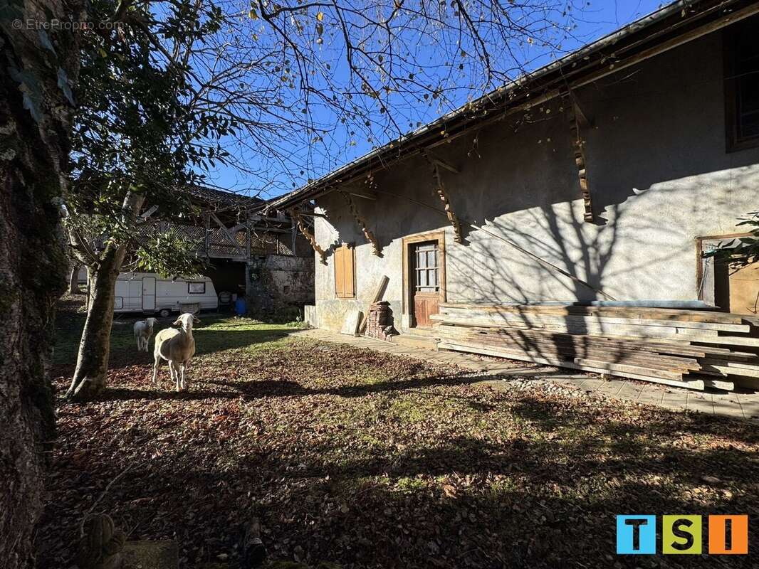 Maison à IZAUT-DE-L'HOTEL