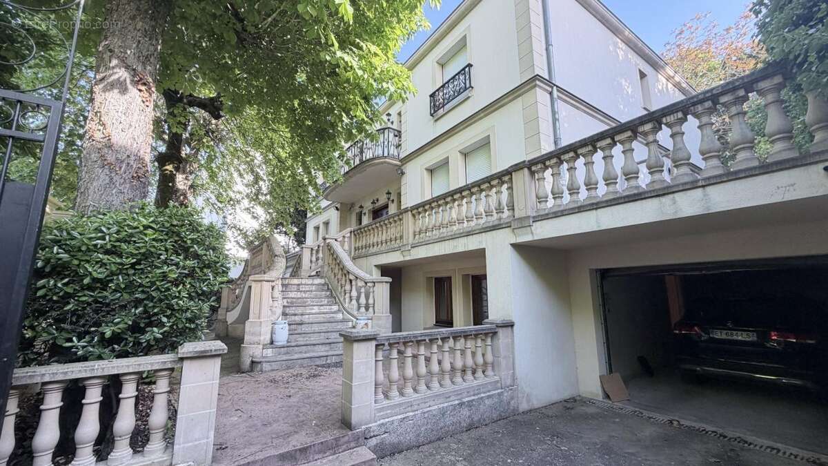 Maison à SAINT-MAUR-DES-FOSSES