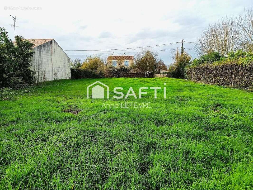 Photo 2 - Terrain à LE VANNEAU-IRLEAU