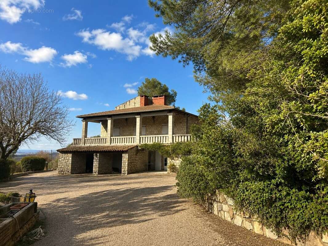 Maison 245 m² à Sainte-Anastasie  - photo 7