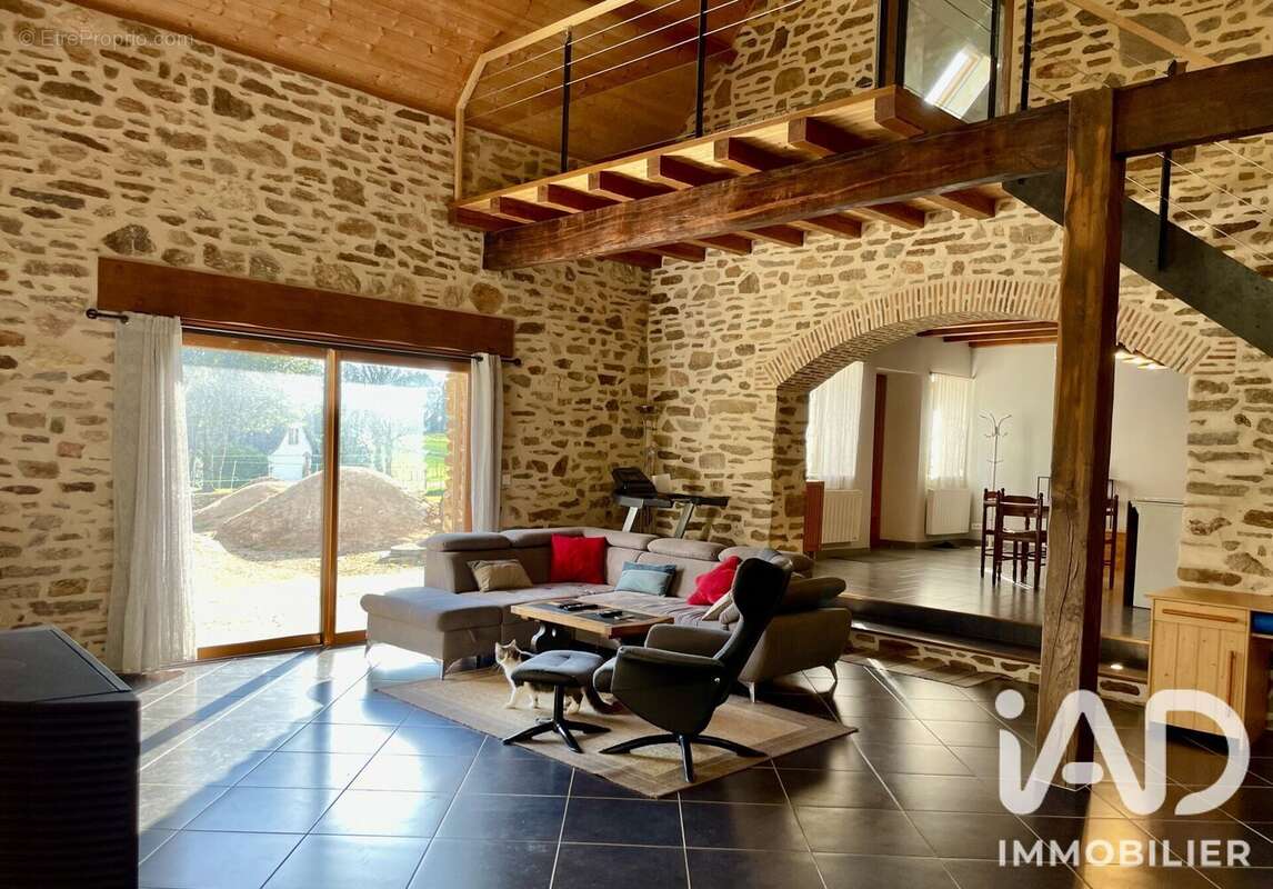 Maison 191 m² à La Coquille  - photo 2