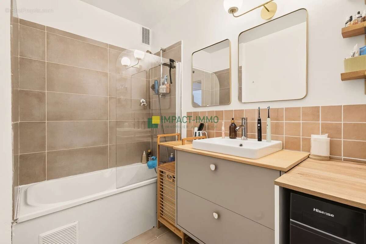Appartement à LA GARENNE-COLOMBES