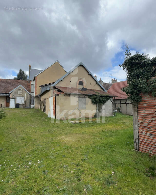 Appartement à NEUVY-SUR-BARANGEON
