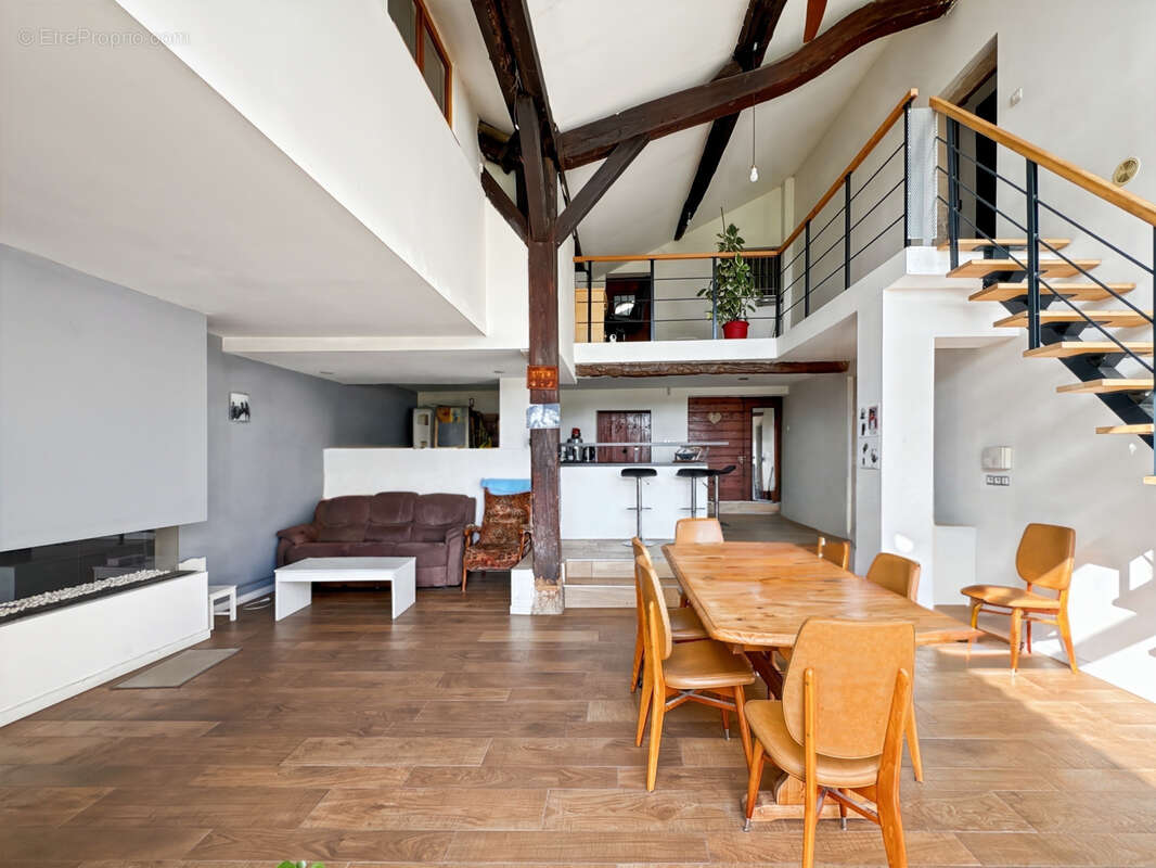 Maison à REYRIEUX