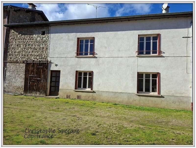 Maison à SAINT-JULIEN-LA-VETRE