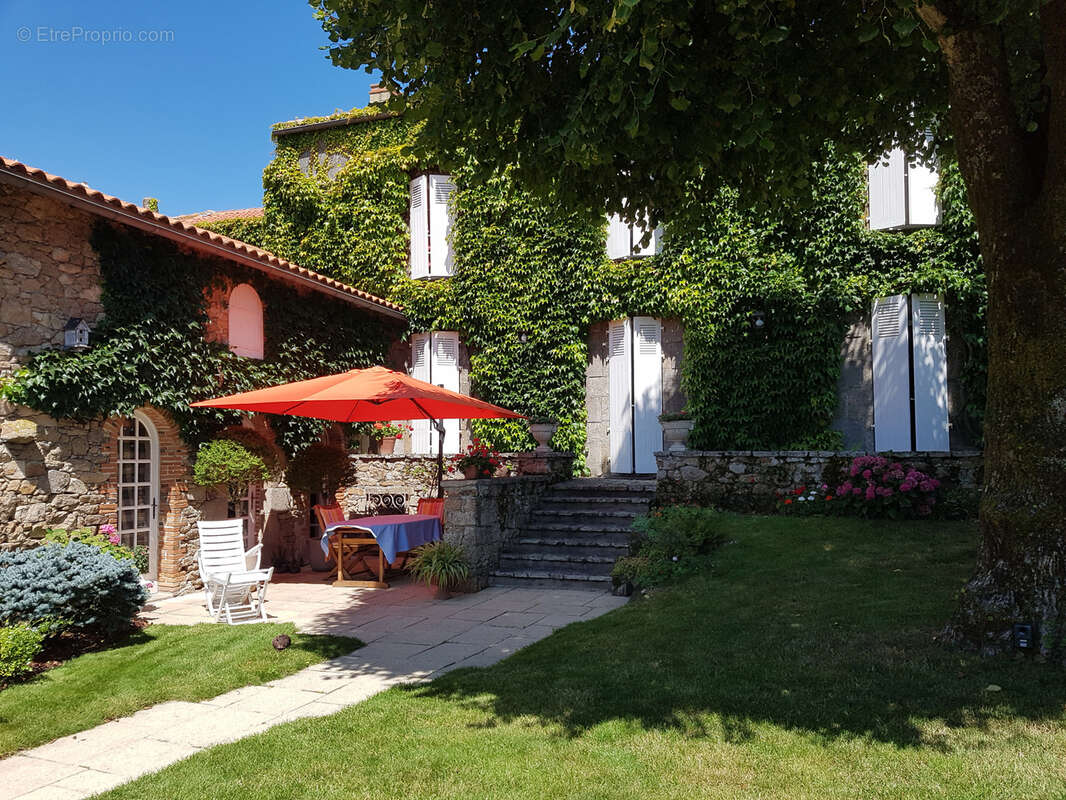 Maison à LES LANDES-GENUSSON