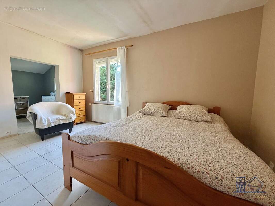 Maison à SAINT-BONNET-SUR-GIRONDE