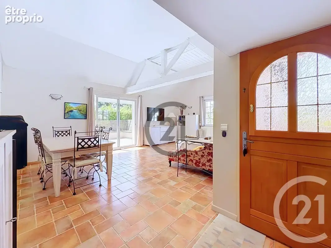 Maison 125 m² à Saint-Julien-Les-Villas  - photo 3