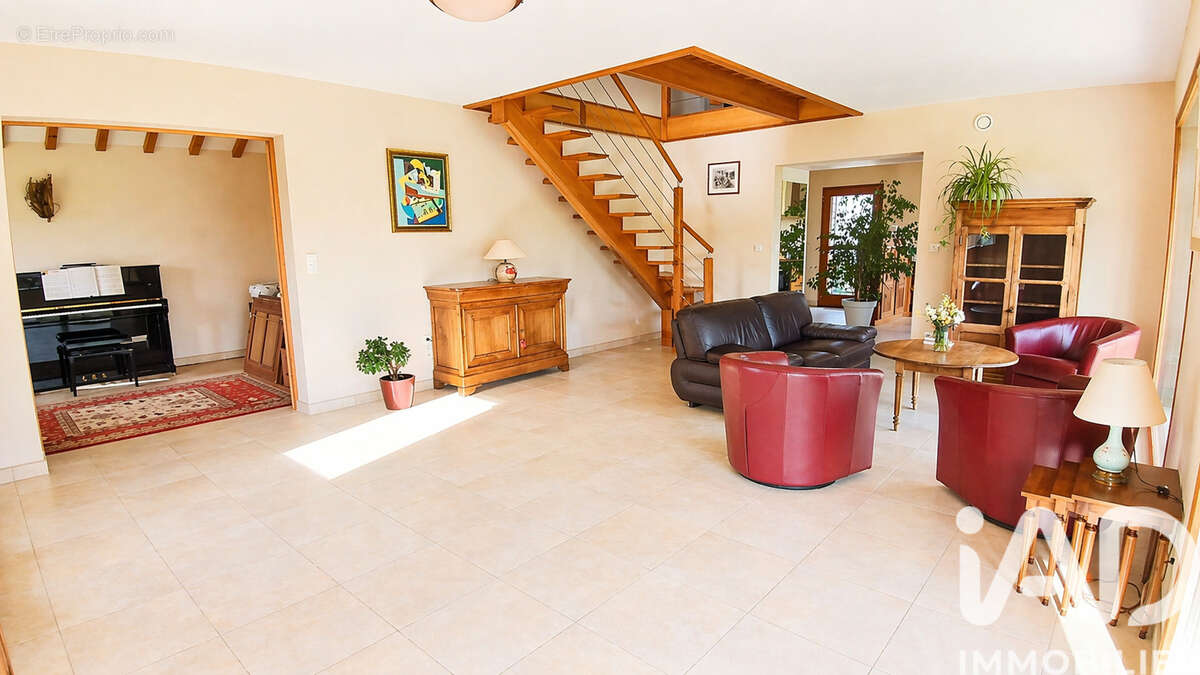 Maison 168 m² à Logron  - photo 9