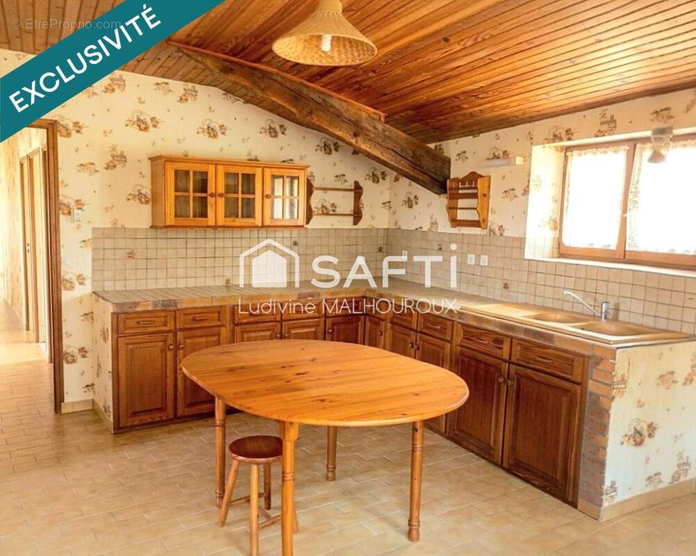Maison 135 m² à Juillaguet  - photo 6