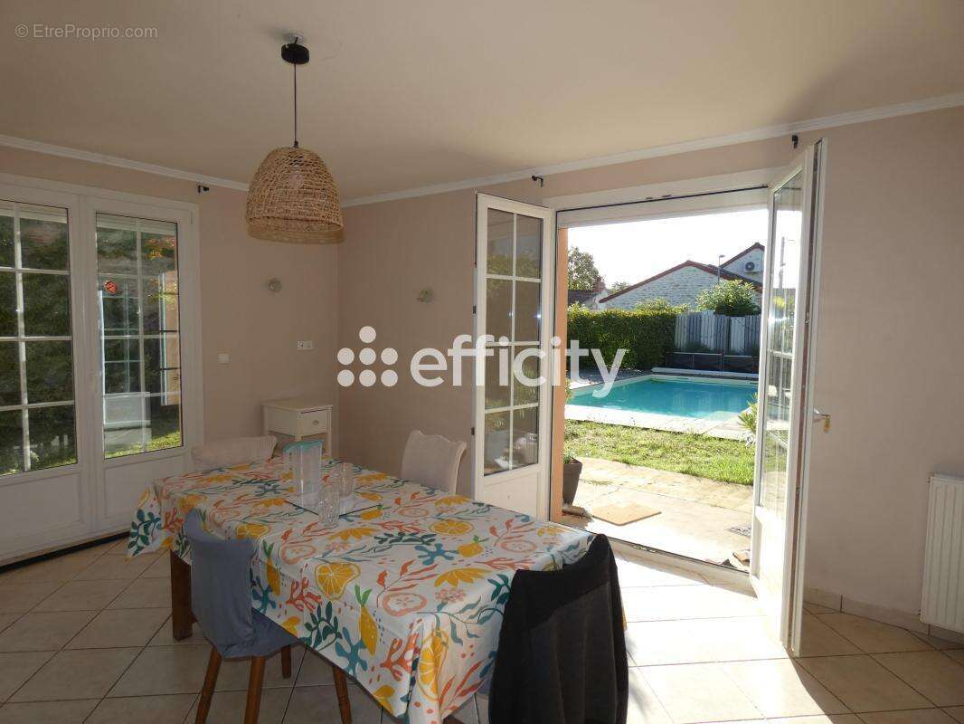 Maison 230 m² à Gannat  - photo 5