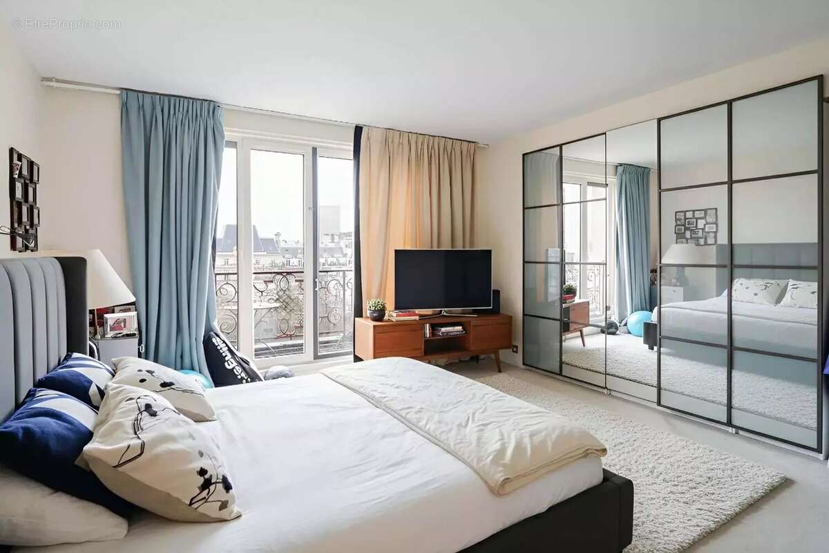 Appartement à PARIS-16E