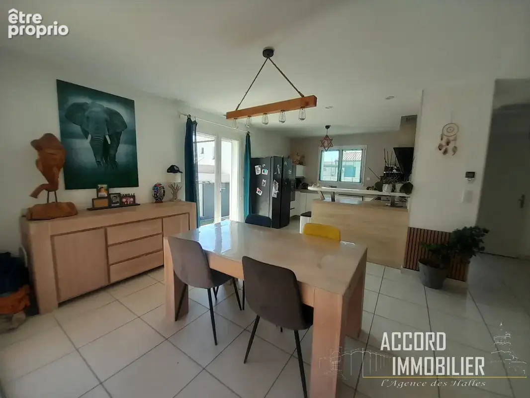 Villa de plain pied avec jardin arboré et piscine - photo 10