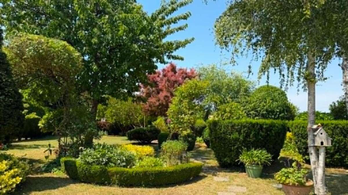 Maison à HOUDAN