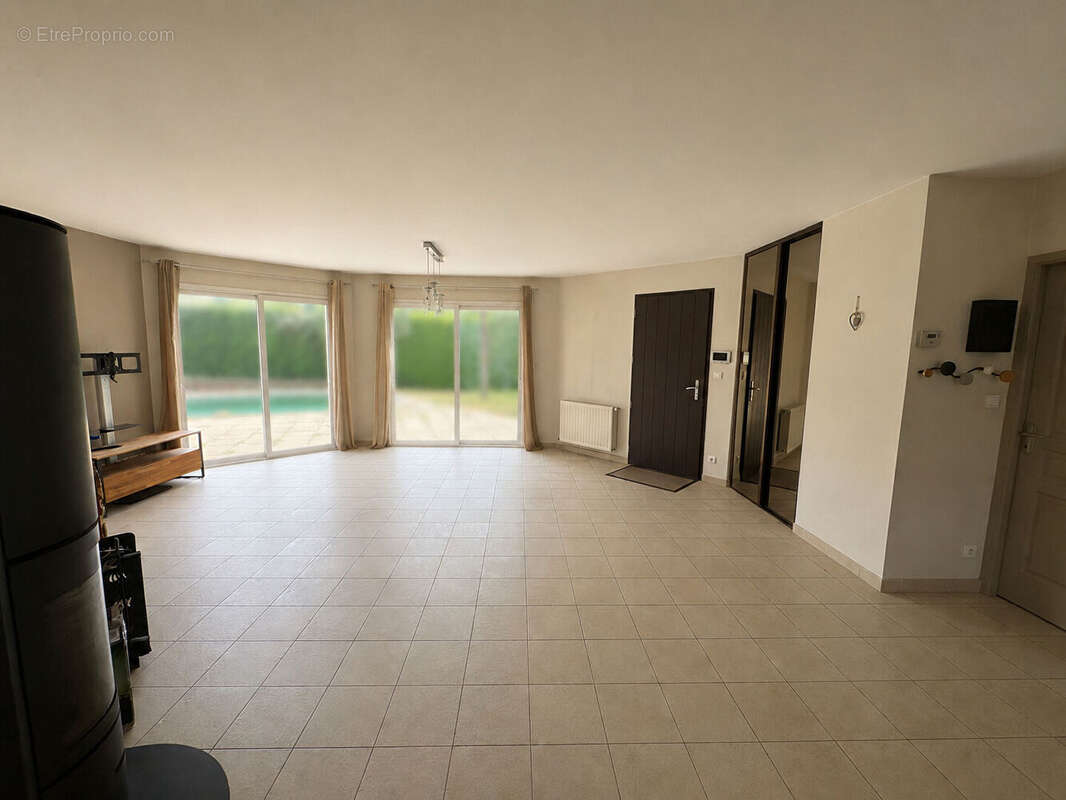 Villa T5 de 123 m²  avec Jardin et Piscine - photo 2