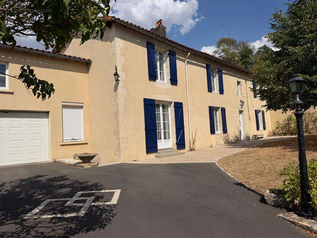 Maison Nanteuil 6 pièce(s) 161m2 - photo 10