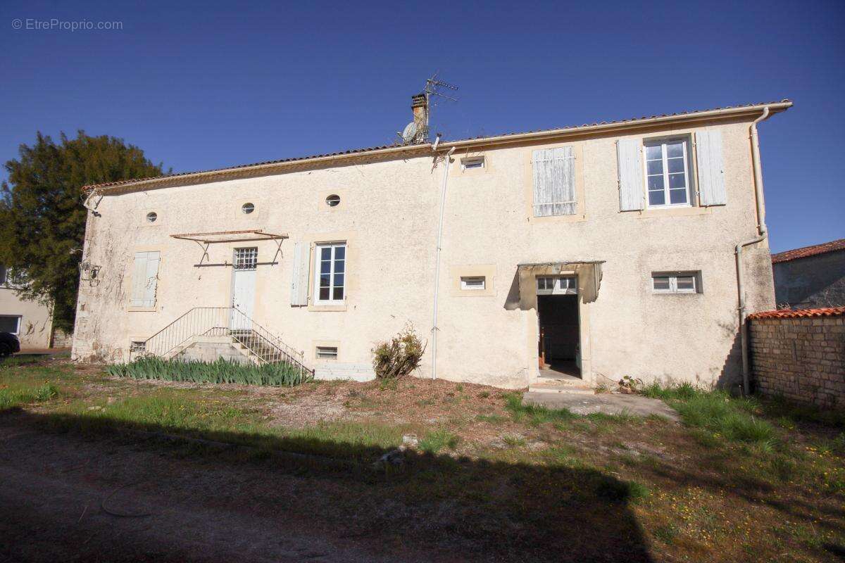Appartement à SAINT-FRAIGNE