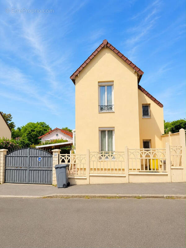 Maison à SARCELLES