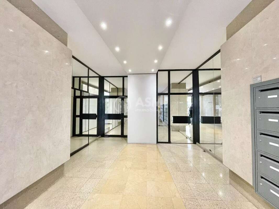 Appartement à COURBEVOIE