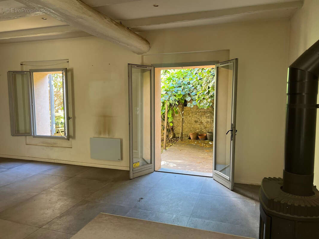 Vallauris   cœur de ville   grande maison de charme avec jardin et 2 parkings - photo 3