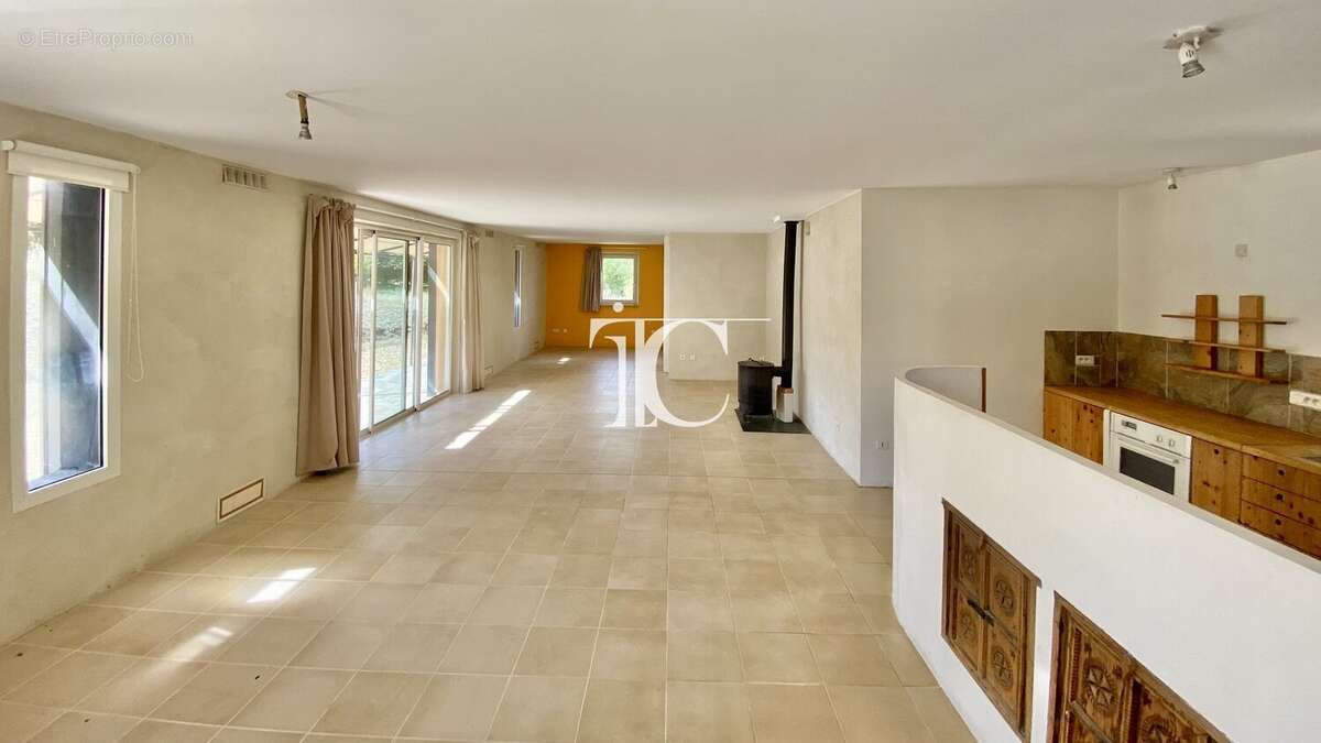 Secteur lussan, maison plain-pied 180m2 de conception bio-climatique, sur parcelle 6055m2 - photo 4