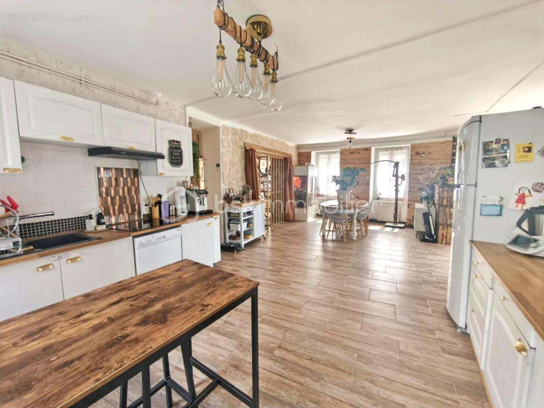 Maison à NOIRETABLE