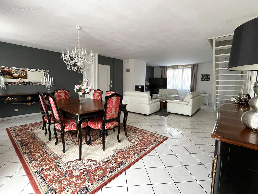 Maison à MONTEVRAIN