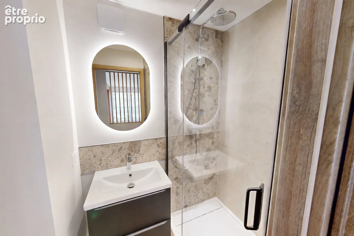 RARE CHAPRAIS CRAS -  Dernier étage 100m² avec 3 CHAMBRES refait entièrement à NEUF avec terrasse et VUE - photo 9