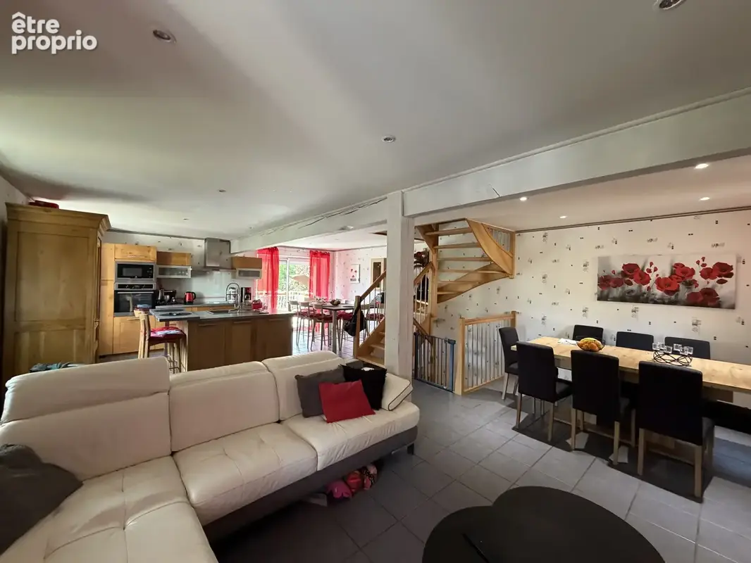 Maison rénovée avec un hectare de terrain - photo 4