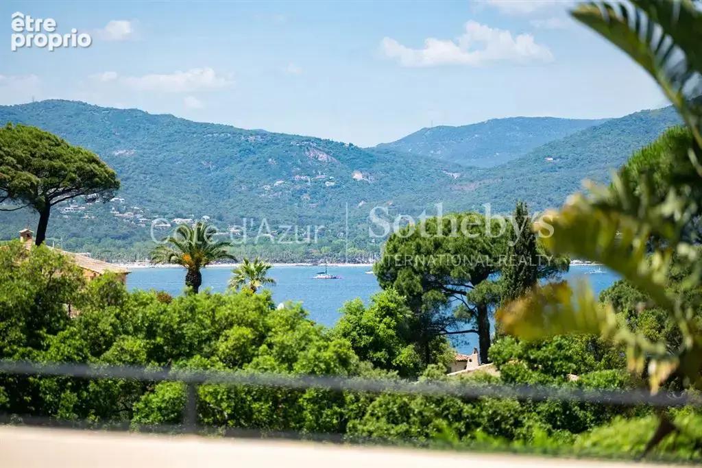 Villa contemporaine avec vue mer à vendre à Gassin, aux portes de Saint-Tropez. - photo 5