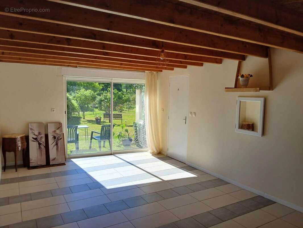 Ensemble immobilier avec granges et dépendances, avec accès à la rivière, sur 2.8 Hectares - photo 6