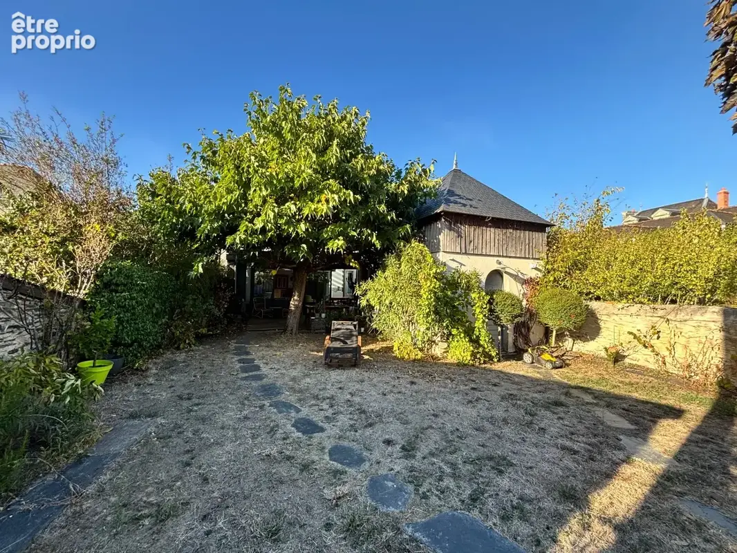 Mûrs-érigné – charme, volumes et 5 grandes chambres - photo 13