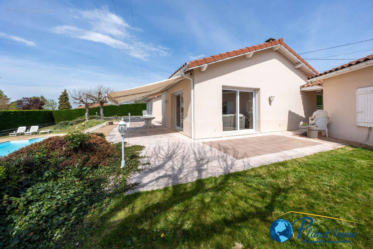 Maison à SAINT-BONNET-LES-OULES