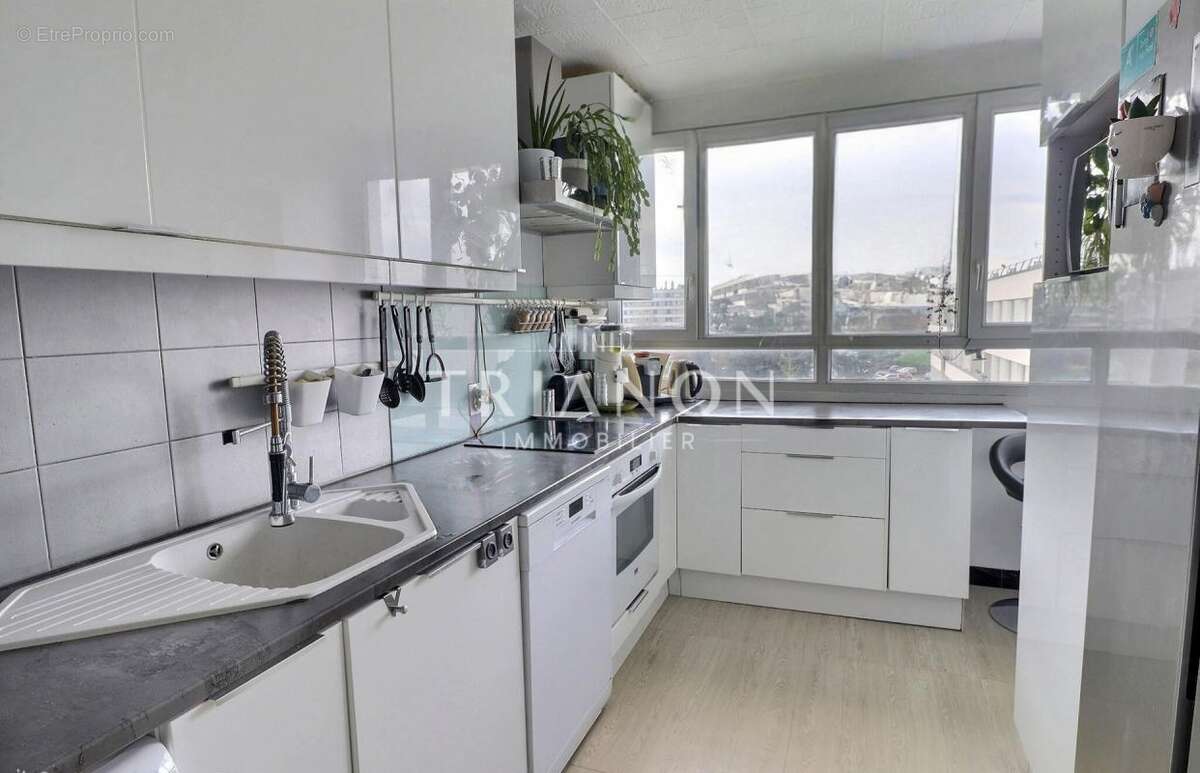 Appartement à LES CLAYES-SOUS-BOIS