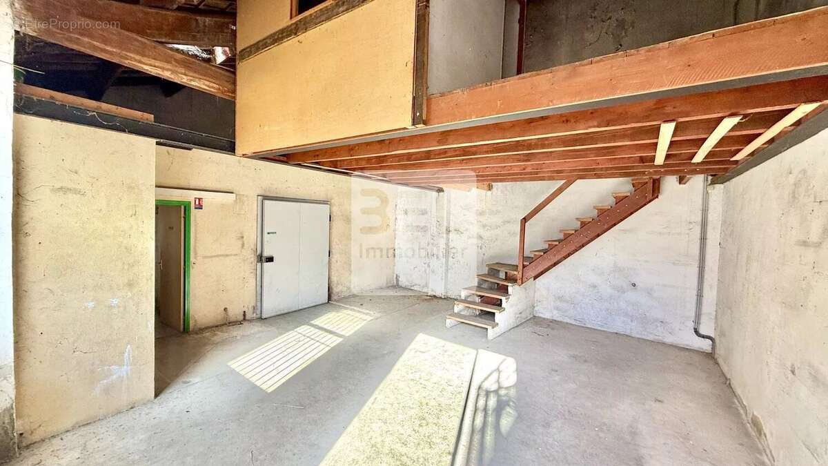 Appartement à BAGNOLS-SUR-CEZE