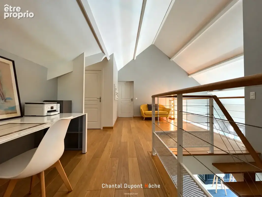 CHARTRES GARE A PIED - Maison contemporaine de 2005, 258m2 habitables, jardin et double garage ! - photo 13