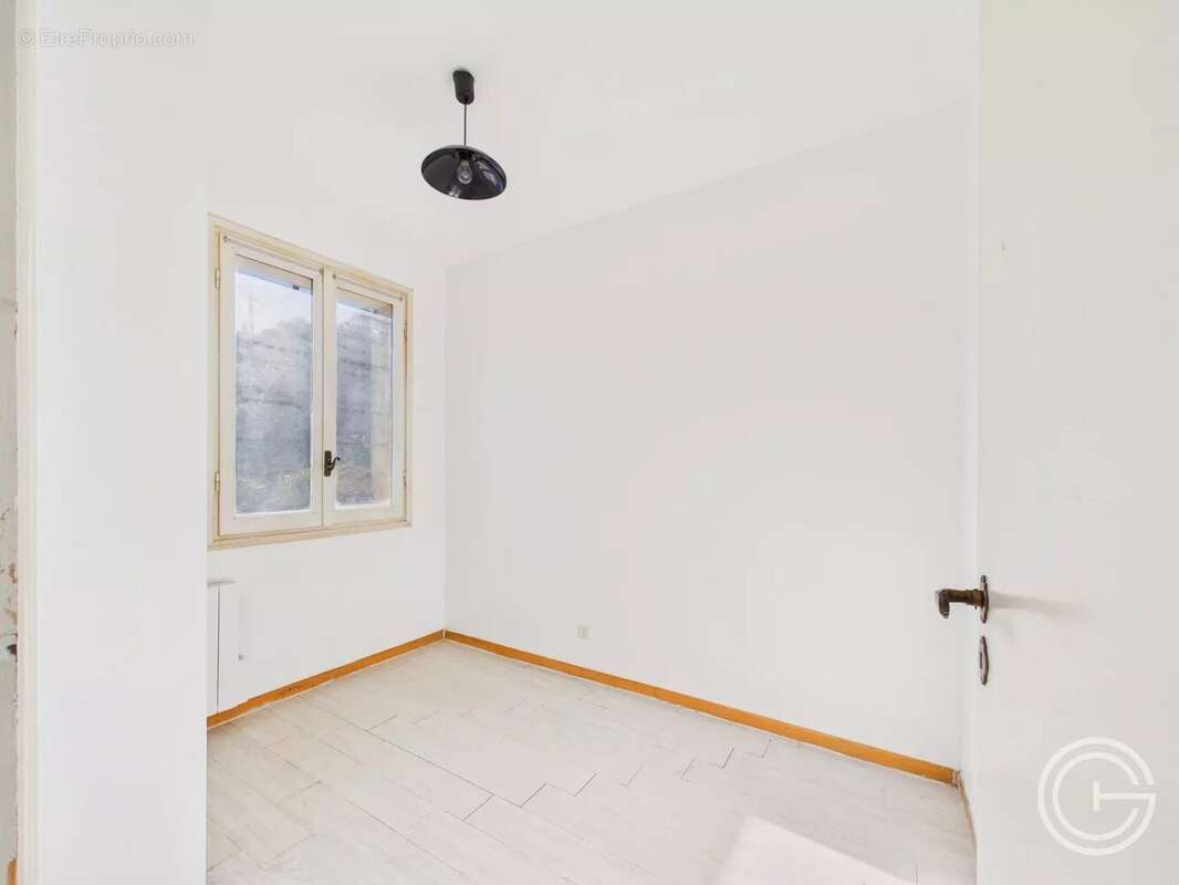 Maison à SAINT-LAURENT-DU-VAR