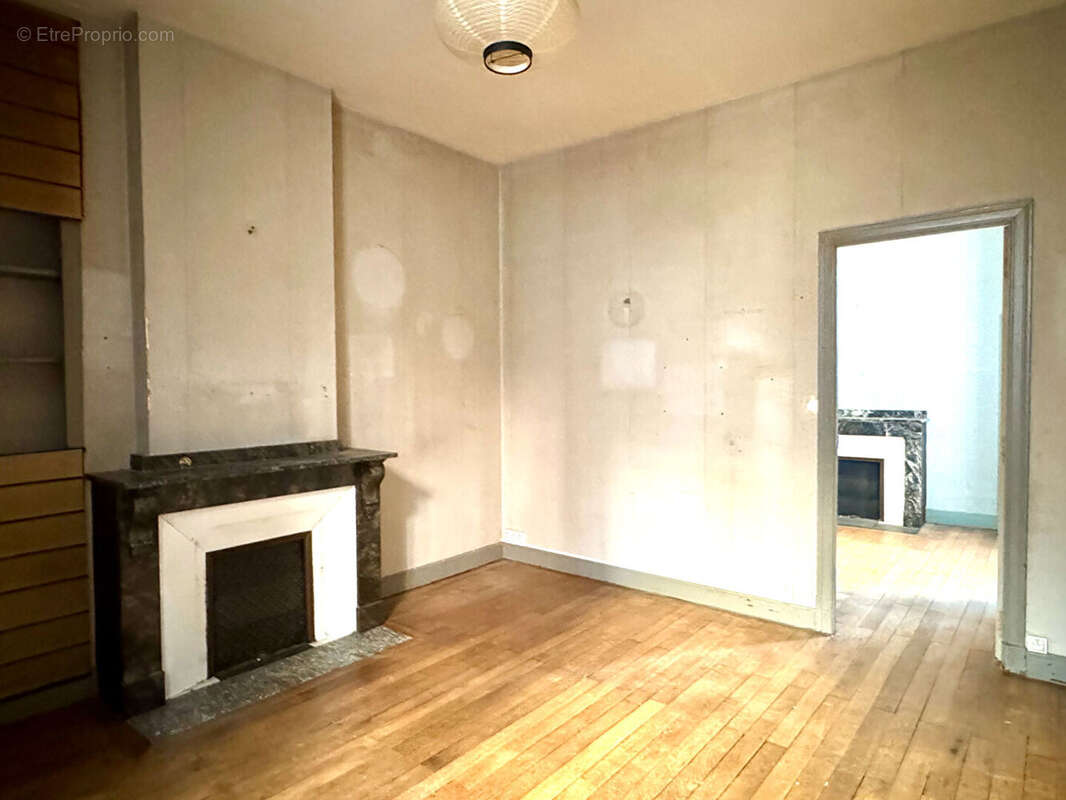Ref : amesolaire - place carnot - appartement t3 bis - 2/3 chambres - cave - photo 3